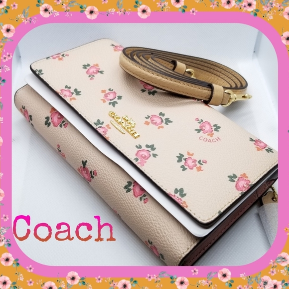 Coach Handbags - NWT Coach Cross Body Clutch